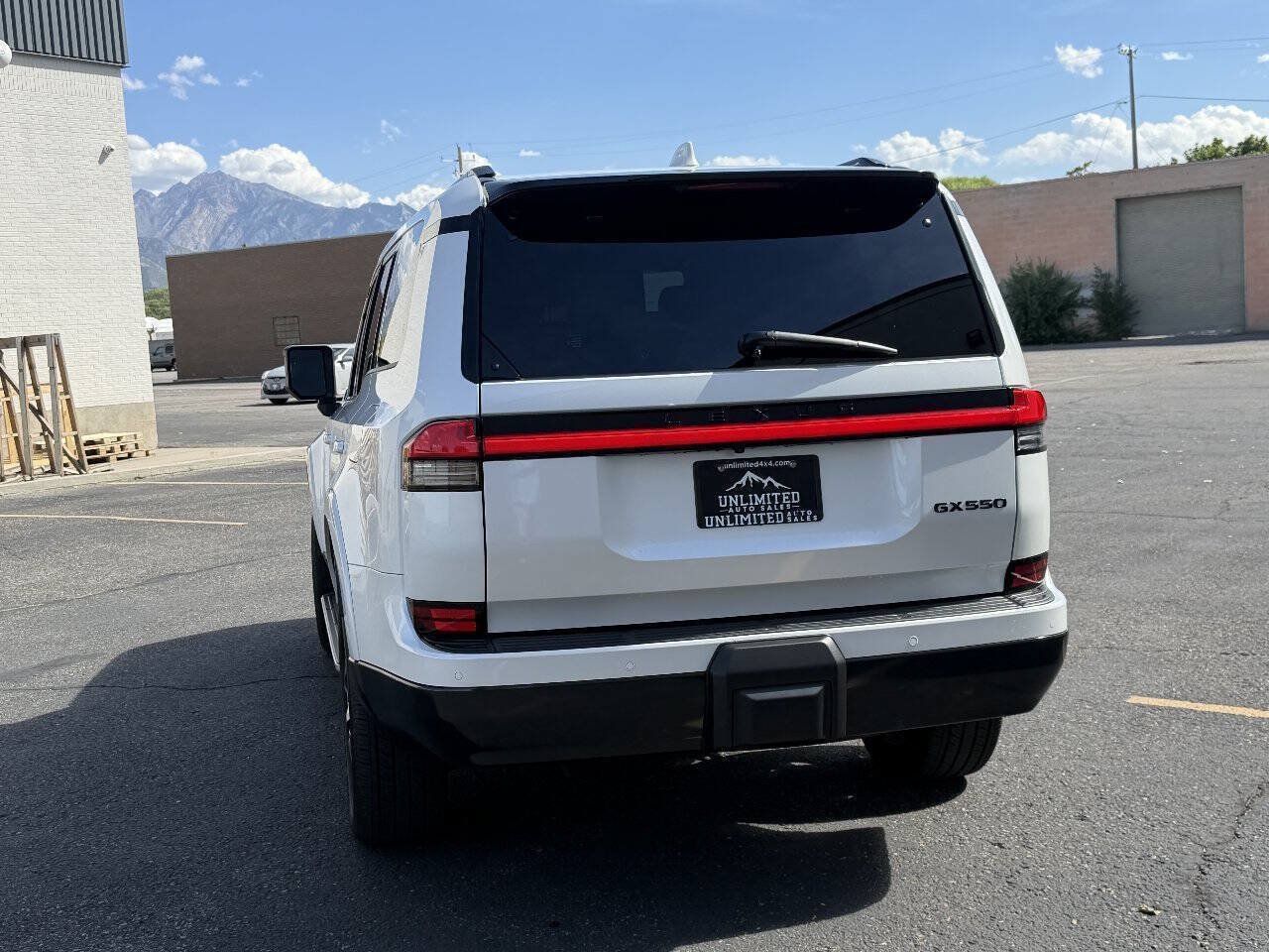 Used 2025 Lexus GX 550 w/ Accessory Package (2T) AWD/4WD image 6