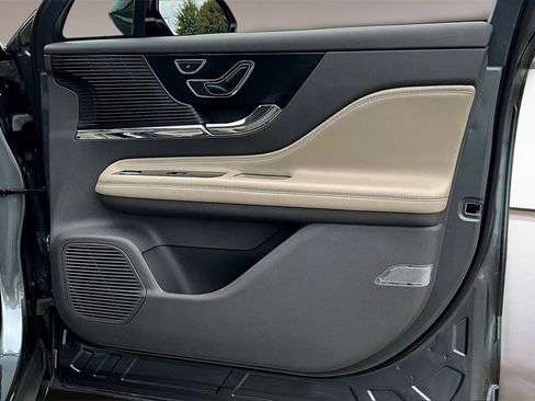 Used 2022 Lincoln Corsair AWD w/ Equipment Group 101A image 19