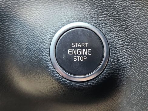 Used 2024 Volvo XC40 B5 Core AWD/4WD image 12