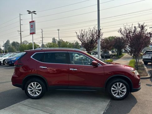 Used 2018 Nissan Rogue SV AWD/4WD image 6