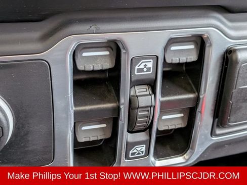 Used 2023 Jeep Gladiator Sport AWD/4WD image 22