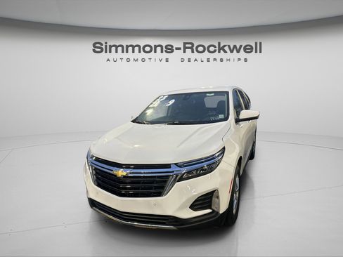 Used 2023 Chevrolet Equinox LT w/ LPO, Floor Liner Package image 3