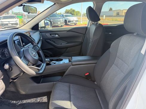 Used 2024 Nissan Rogue SV FWD image 12