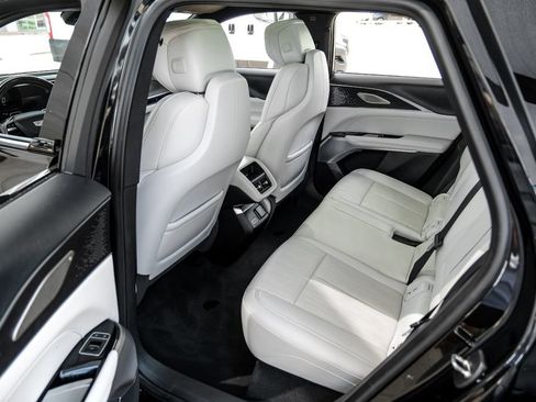 Used 2023 Cadillac Lyriq AWD image 40