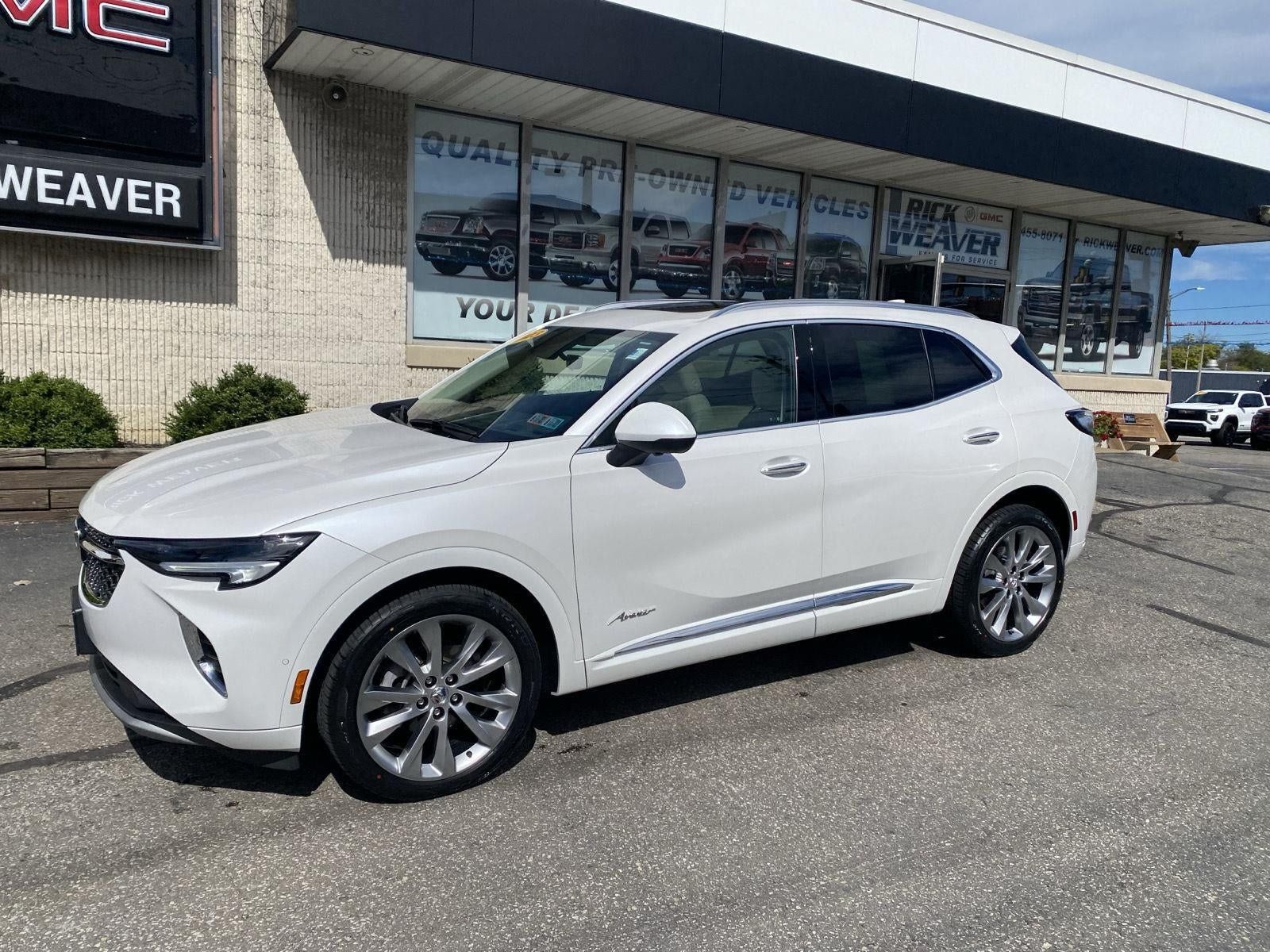 Used 2023 Buick Envision Avenir AWD/4WD image 3