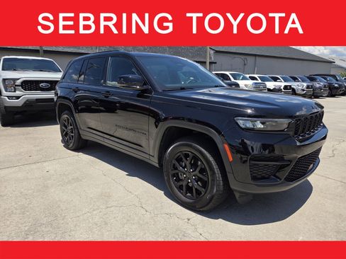 Used 2024 Jeep Grand Cherokee Altitude AWD/4WD image 1