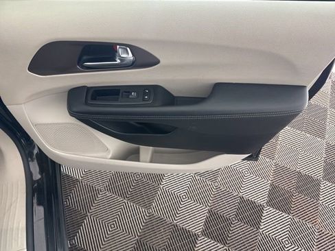 Used 2023 Chrysler Voyager LX FWD image 19