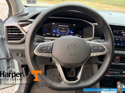Used 2025 Volkswagen Taos SE FWD image 16