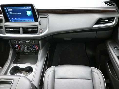 Used 2024 Chevrolet Tahoe Premier w/ Premium Package image 40