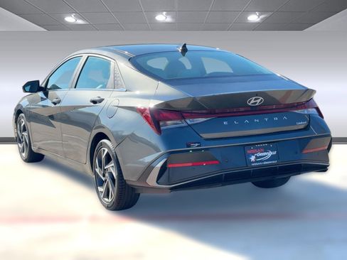 Used 2024 Hyundai Elantra Limited image 3