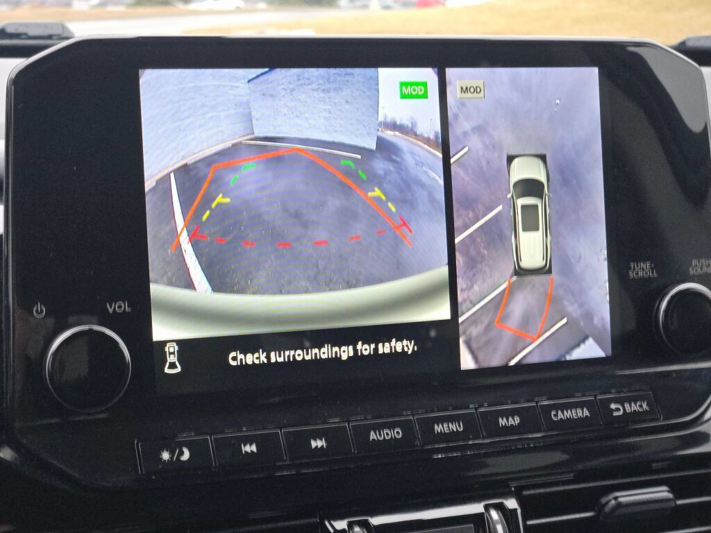 Used 2025 Nissan Pathfinder SL AWD/4WD image 26