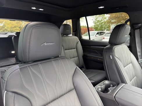 Used 2025 Buick Enclave Avenir w/ Super Cruise Package image 34