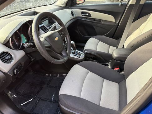 Used 2013 Chevrolet Cruze LS image 13