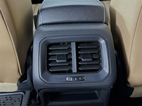 Used 2022 Volkswagen Tiguan SE image 24