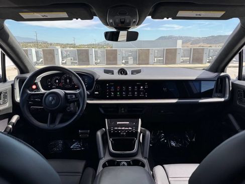 Used 2025 Porsche Cayenne Turbo w/ Premium Package Plus AWD/4WD image 11
