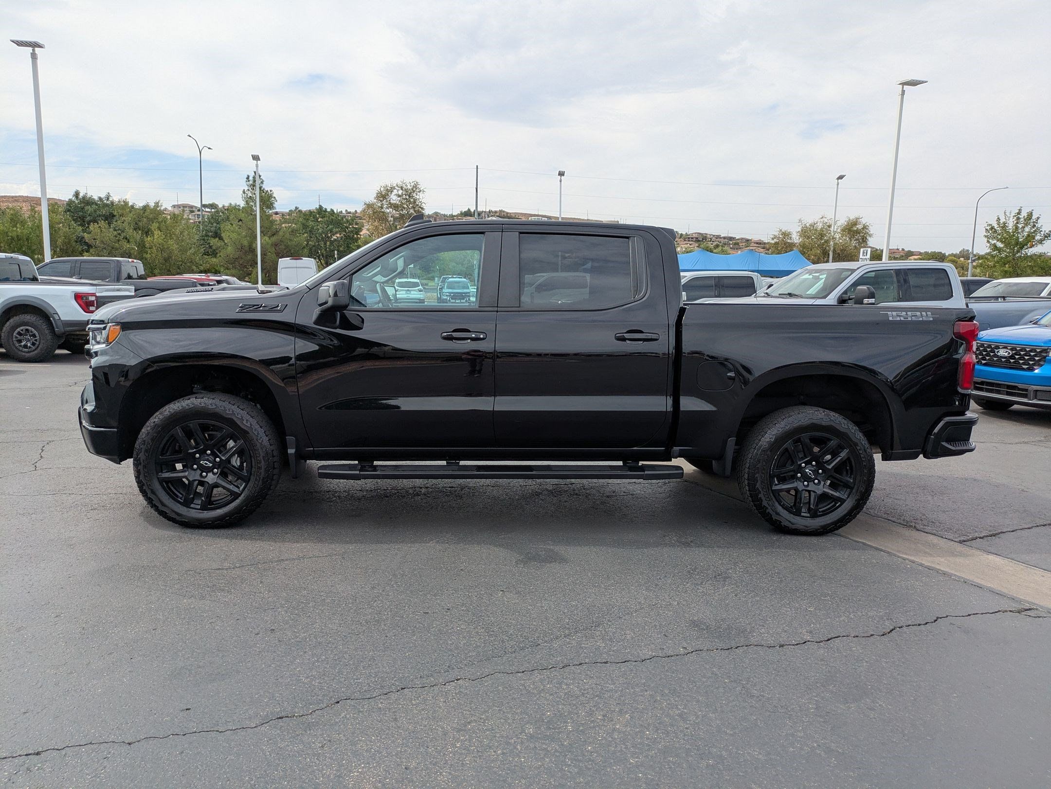 Used 2025 Chevrolet Silverado 1500 LT Trail Boss w/ Convenience Package II AWD/4WD image 6