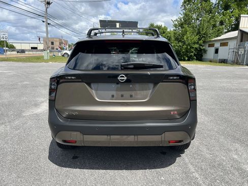 Used 2025 Nissan Kicks SR w/ Illumination Package image 7