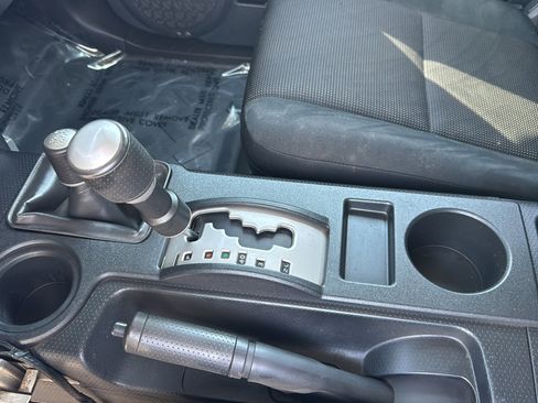 Used 2010 Toyota FJ Cruiser 4WD image 25