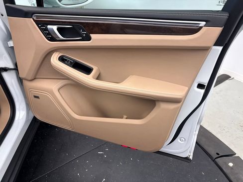 Certified 2023 Porsche Macan AWD/4WD image 23