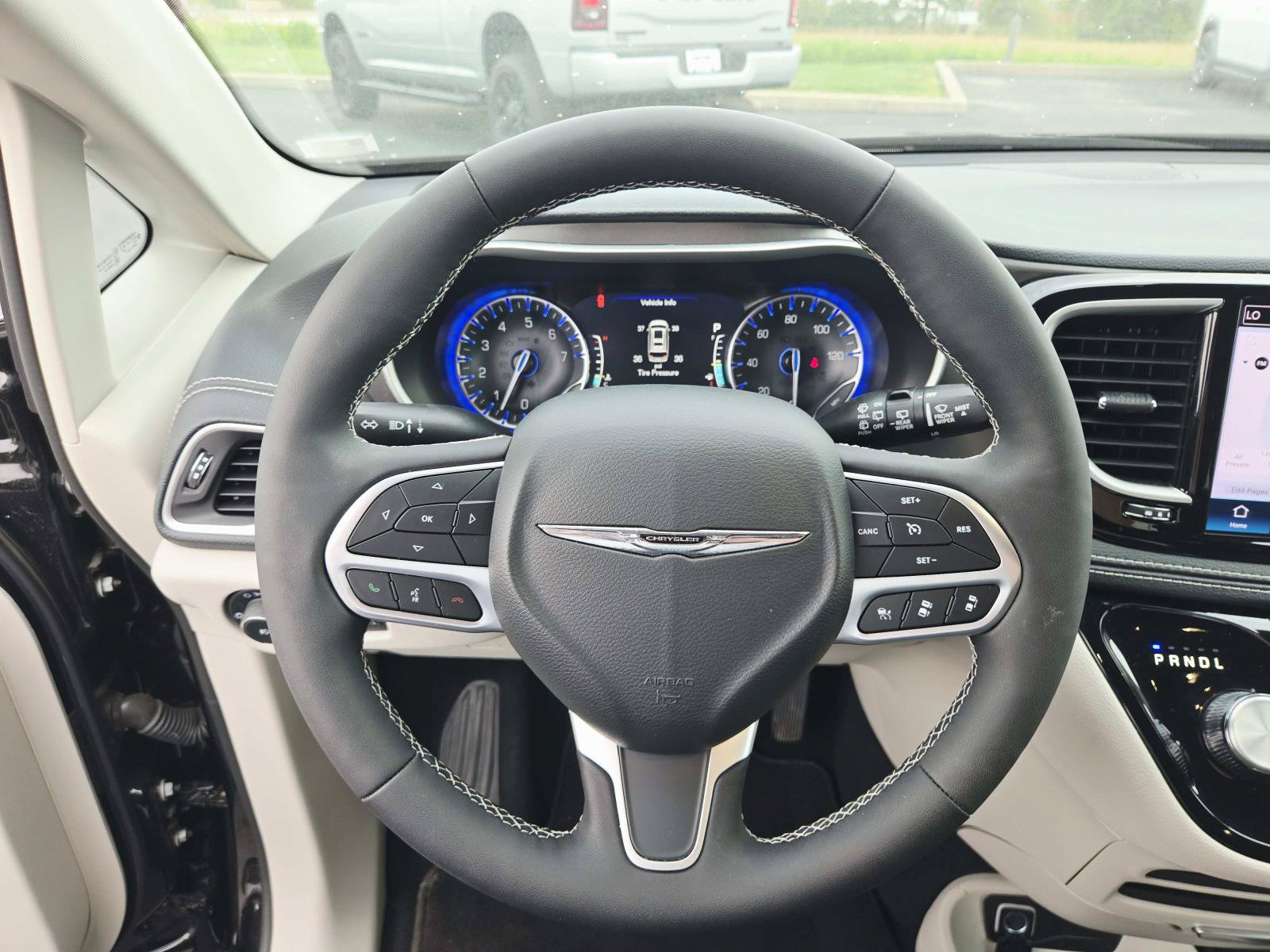 Used 2024 Chrysler Pacifica Touring-L FWD image 22