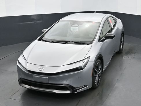 Used 2026 Toyota Prius XLE image 27