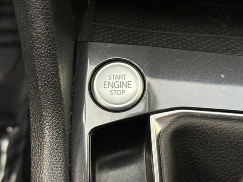 Certified 2022 Volkswagen Tiguan SE R-Line image 38