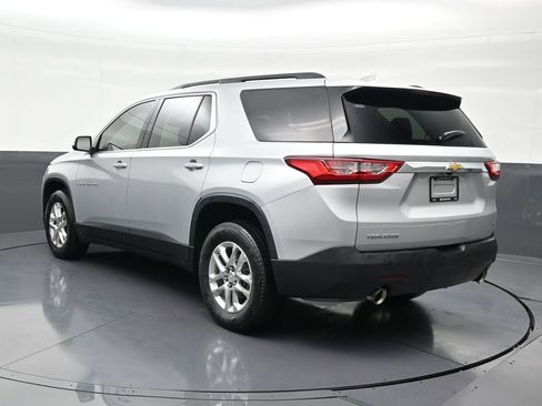 Used 2021 Chevrolet Traverse LT image 3