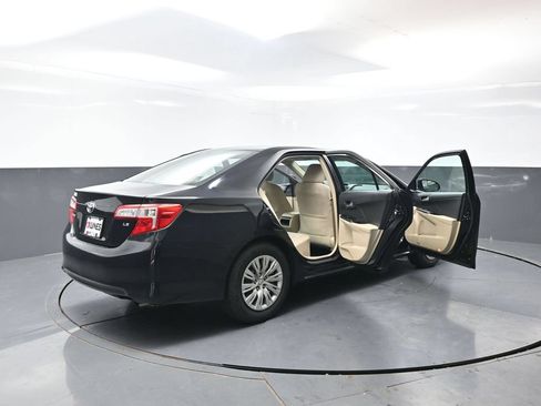 Used 2014 Toyota Camry LE FWD image 52
