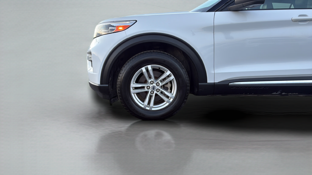Used 2020 Ford Explorer XLT w/ Equipment Group 202A AWD/4WD image 11