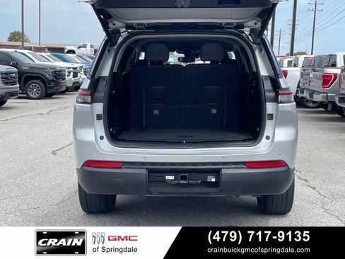 Used 2023 Jeep Grand Cherokee L Limited w/ Black Appearance Package AWD/4WD image 8