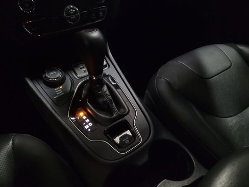 Used 2019 Jeep Cherokee Limited image 26