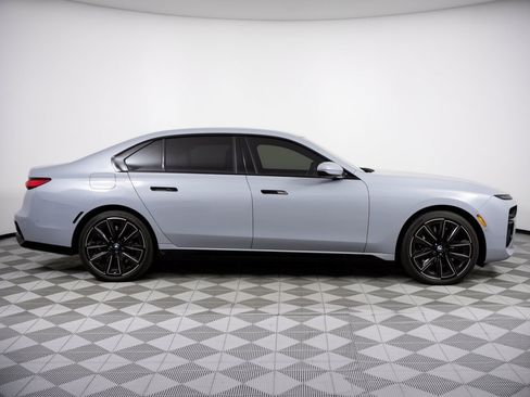 Used 2023 BMW 760i xDrive w/ Executive Package AWD/4WD image 8