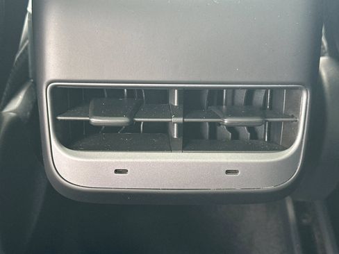 Used 2022 Tesla Model Y Long Range image 16