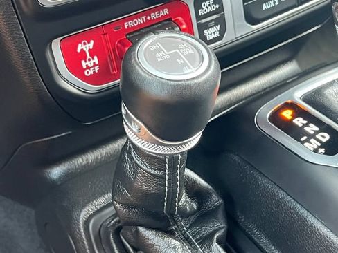 Used 2025 Jeep Wrangler Unlimited Rubicon AWD/4WD image 34