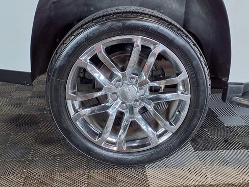 Used 2018 GMC Yukon SLT w/ Premium Edition AWD/4WD image 9