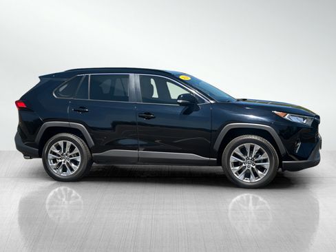 Used 2020 Toyota RAV4 XLE Premium FWD image 8