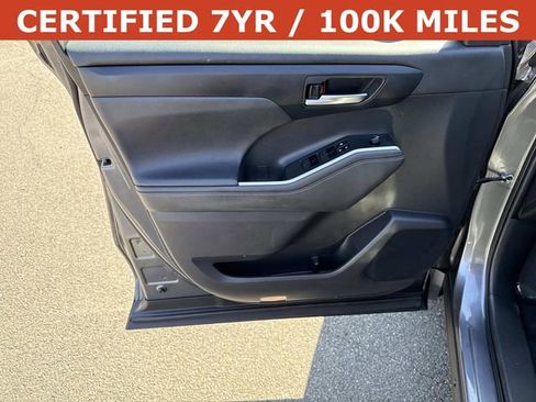 Used 2023 Toyota Highlander XLE FWD image 13