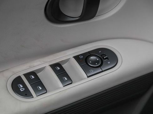 New 2025 Hyundai Ioniq 5 SE image 21