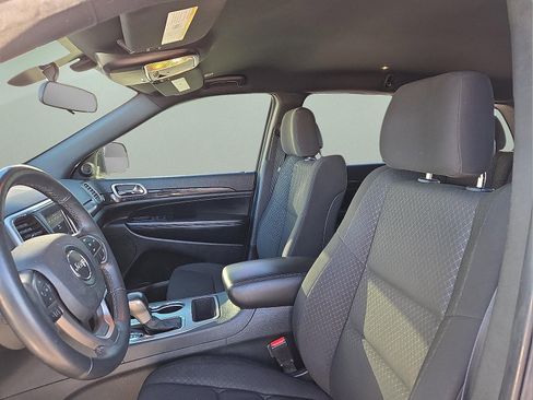Used 2018 Jeep Grand Cherokee Laredo image 13