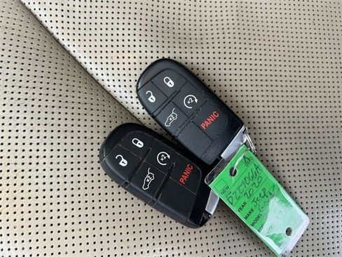 Used 2020 Jeep Grand Cherokee Limited w/ Luxury Group II image 25