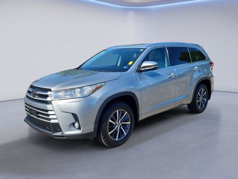 Used 2017 Toyota Highlander XLE AWD/4WD image 7