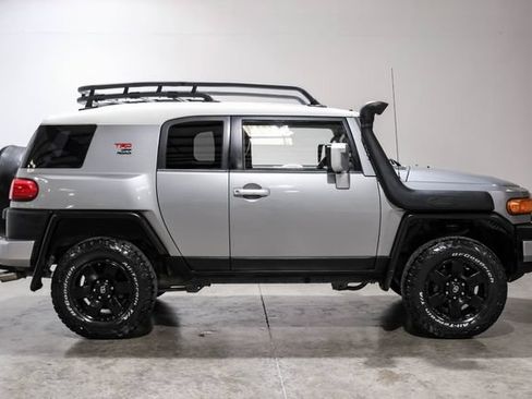 Used 2010 Toyota FJ Cruiser 4WD image 9