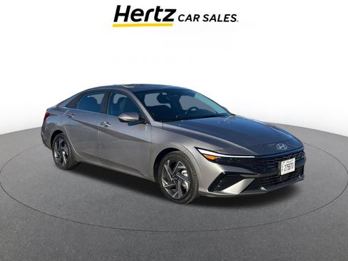 Used 2025 Hyundai Elantra SEL image 1