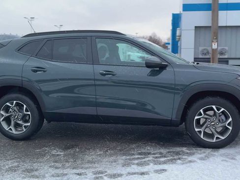 Used 2025 Chevrolet Trax LT w/ Driver Confidence Package image 9