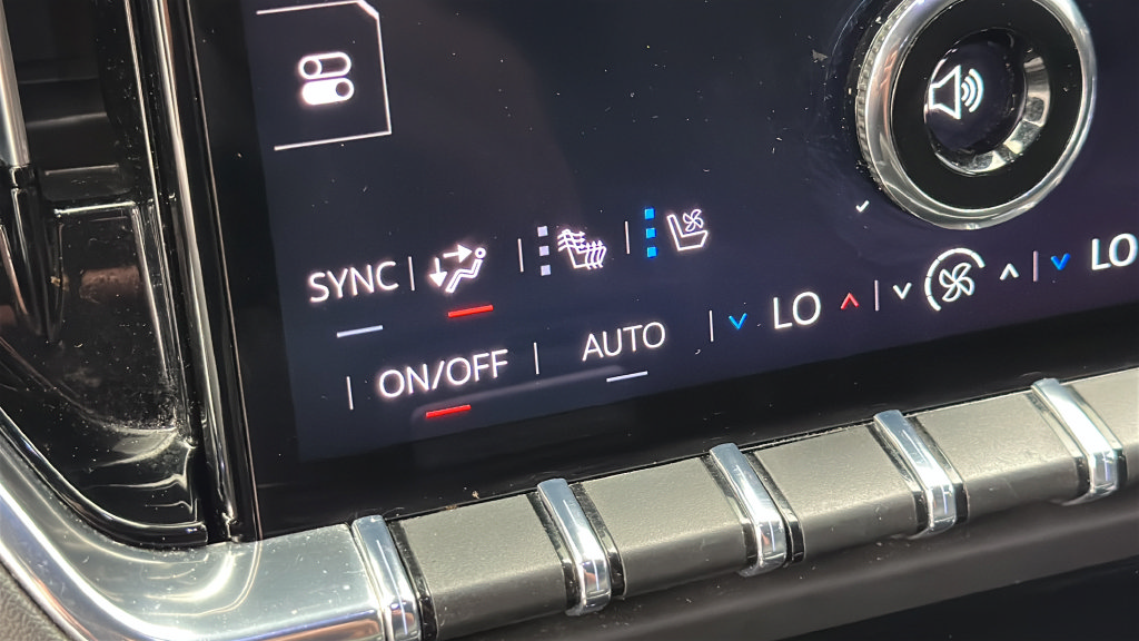 Used 2025 GMC Yukon XL Denali AWD/4WD image 18