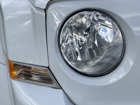 Used 2017 Jeep Patriot Latitude image 17