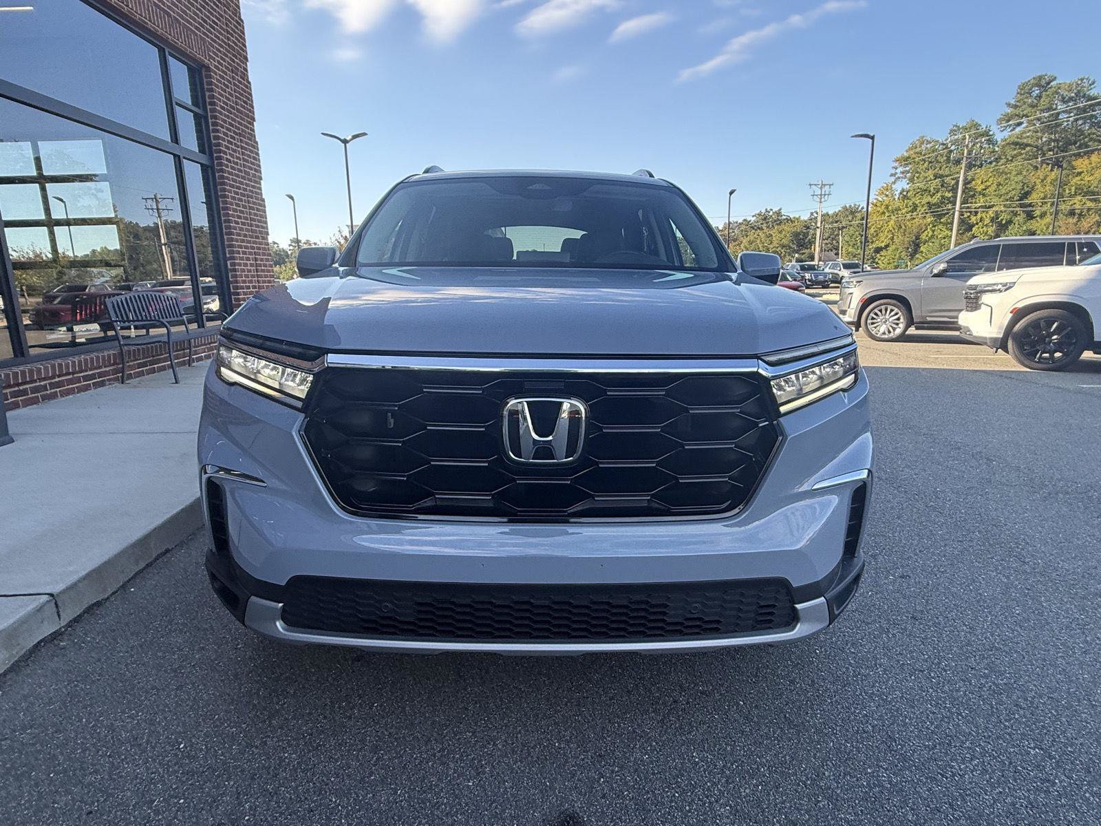 Used 2025 Honda Pilot Touring image 30