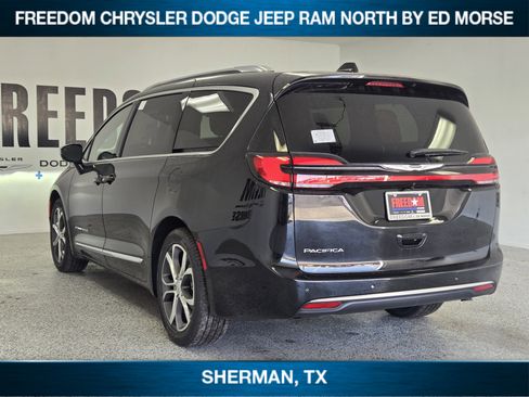 New 2026 Chrysler Pacifica Pinnacle image 4