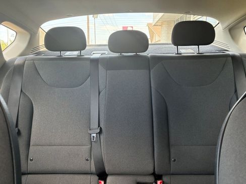 Used 2025 Kia K4 LXS image 37