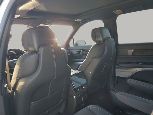 New 2026 Cadillac Vistiq Sport w/ LPO, Floor Liner Package image 18